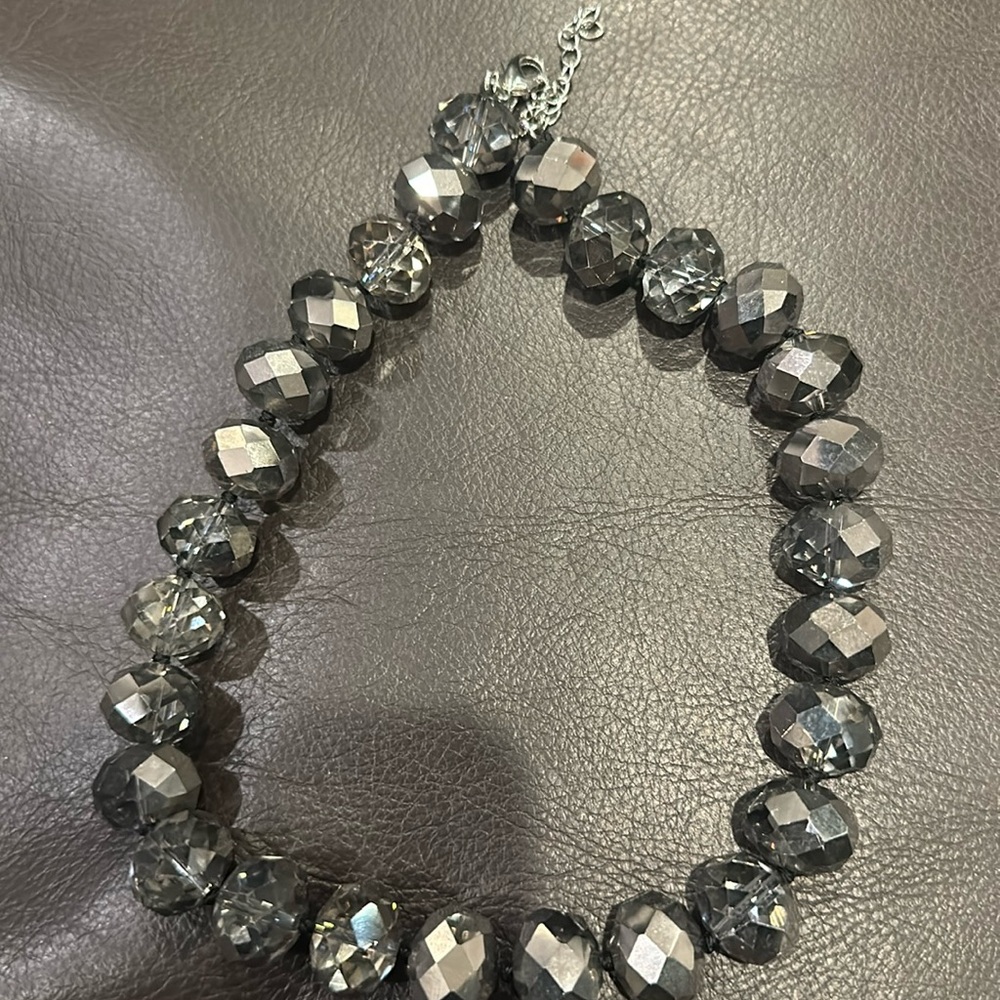 Glass beads choker shiny grey glass